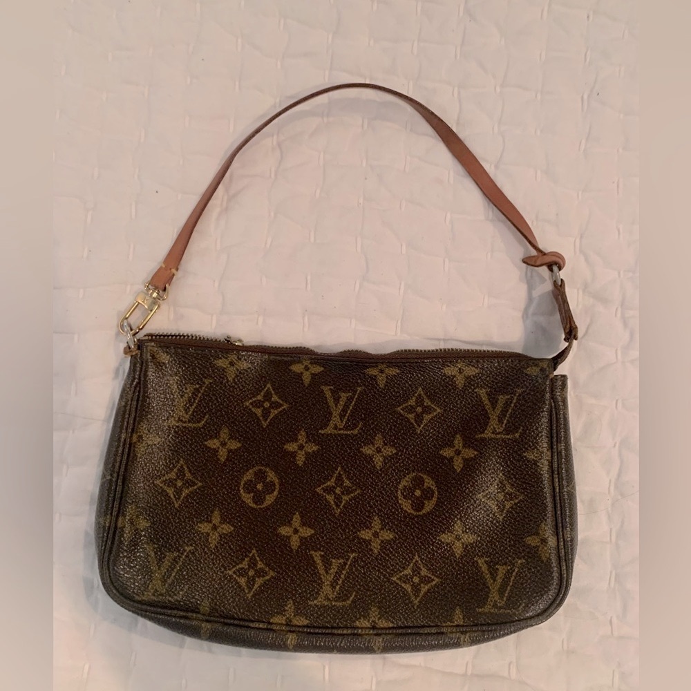 Louis Vuitton LV Monogram Pochette